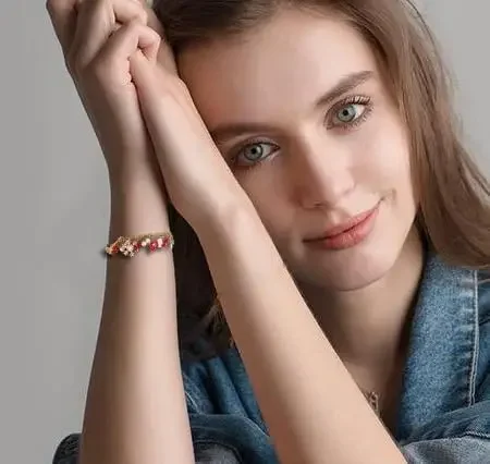 شعبية اللؤلؤ الأبيض مطرز شرابة أساور الجوارب الملونة الحلوى ثلج سوار للنساء عيد الميلاد حزب مجوهرات هدية