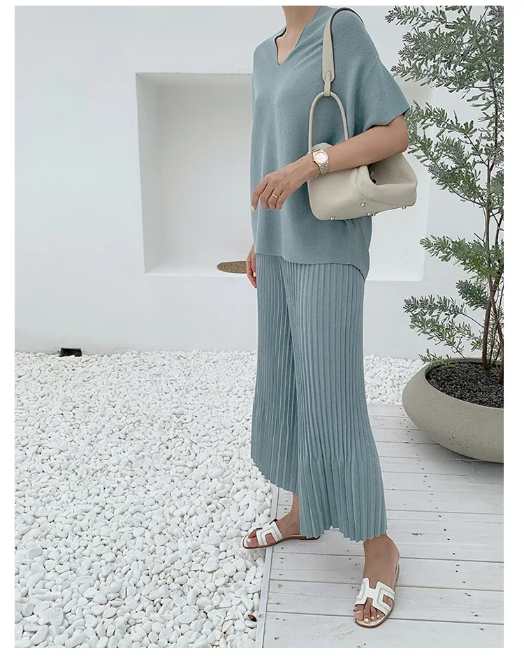 High End Ice Silk Knitted Women\'s Tracksuit Summer V-neck Short Sleeve Loose Sweater + Folds Wide Leg Pants Two Piece Set Suit