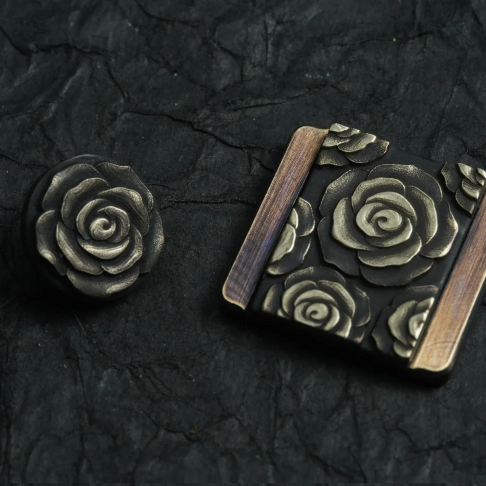 

Black Rose Camera Metal Hot Shoe Cover Shutter Button for Canon R50V Fujifilm XM5 X100VI Sony A7C2 A6700 Nikon ZF Lumix S9