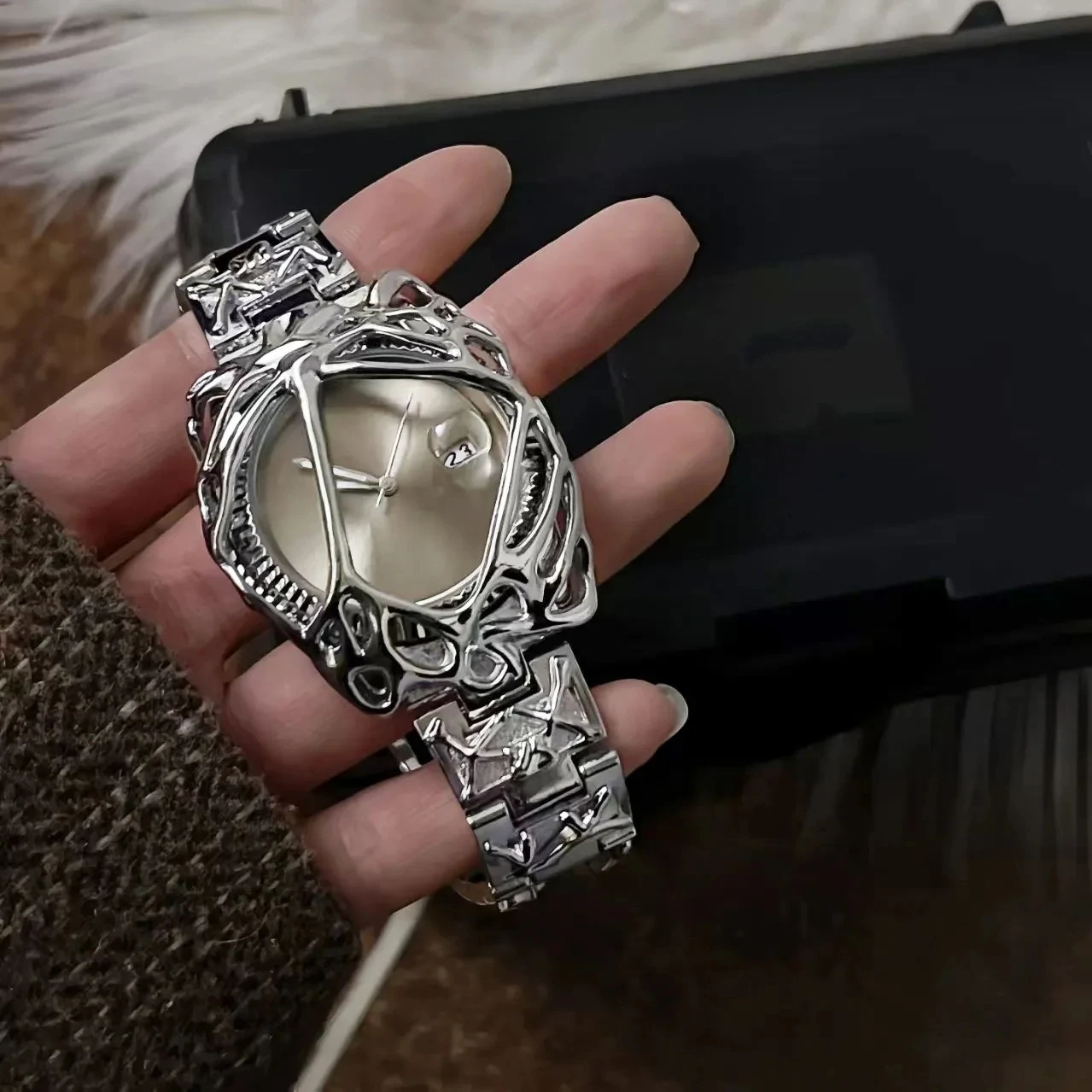 ساعة كرمة الجنس المتضاد الأنيقة على طراز المرمر Y2K ساعات أوروبية أمريكية على شكل خاص ساعات متخصصة متقدمة #4