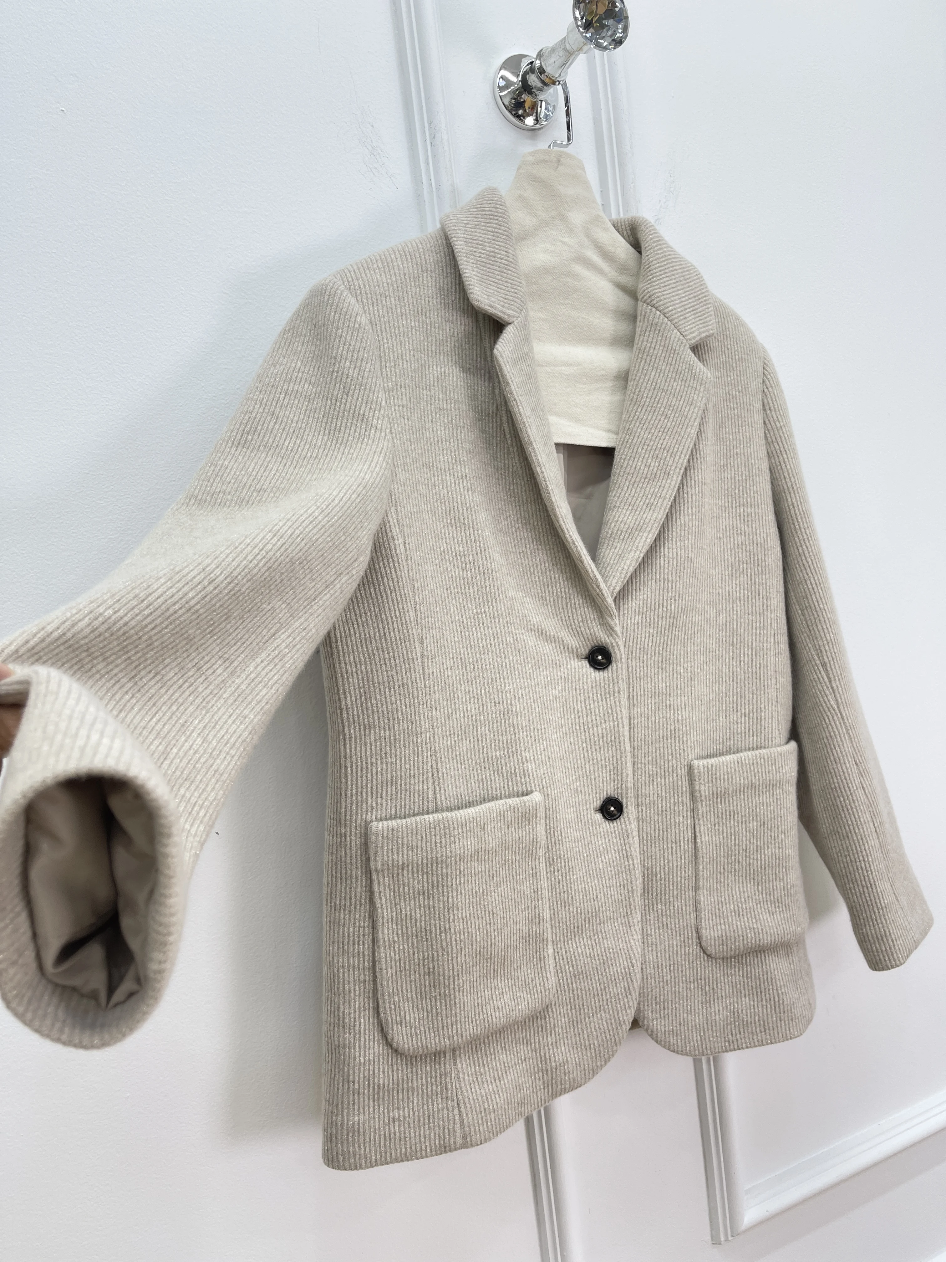 

Осень-зима 2025 года, новый стиль, овечья шерсть, высокое качество, вязаный кардиган с воротником, золотой блестящий темпераментный свитер, куртка