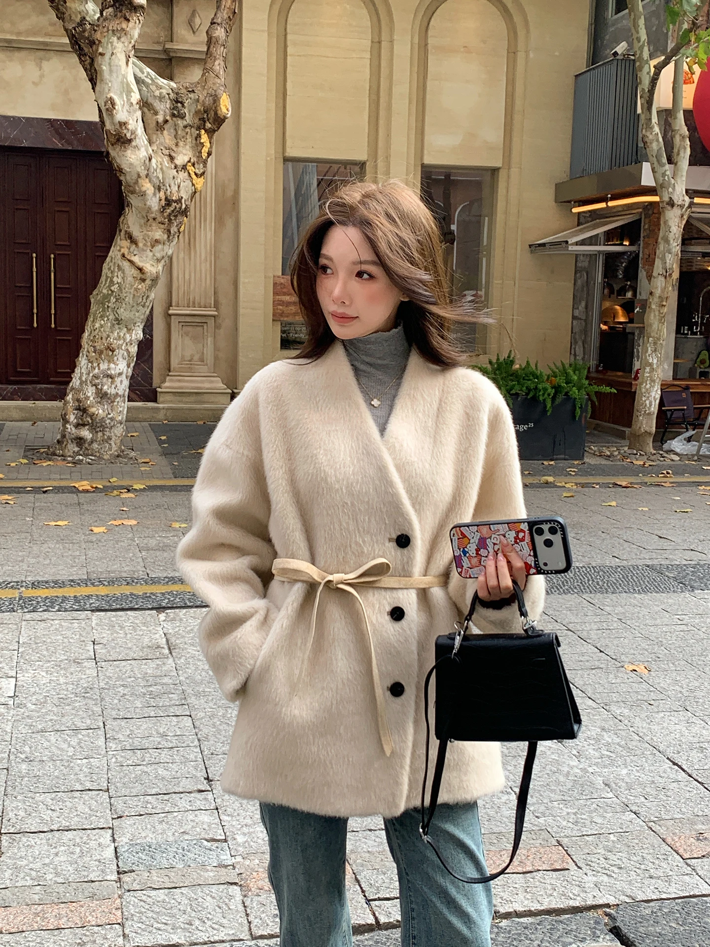 

Теплая шерстяная шуба из австралийской шерсти класса люкс 2025 года, новая модель, женская, с интегрированной кожаной и меховой отделкой, для повседневной носки, в нежном стиле