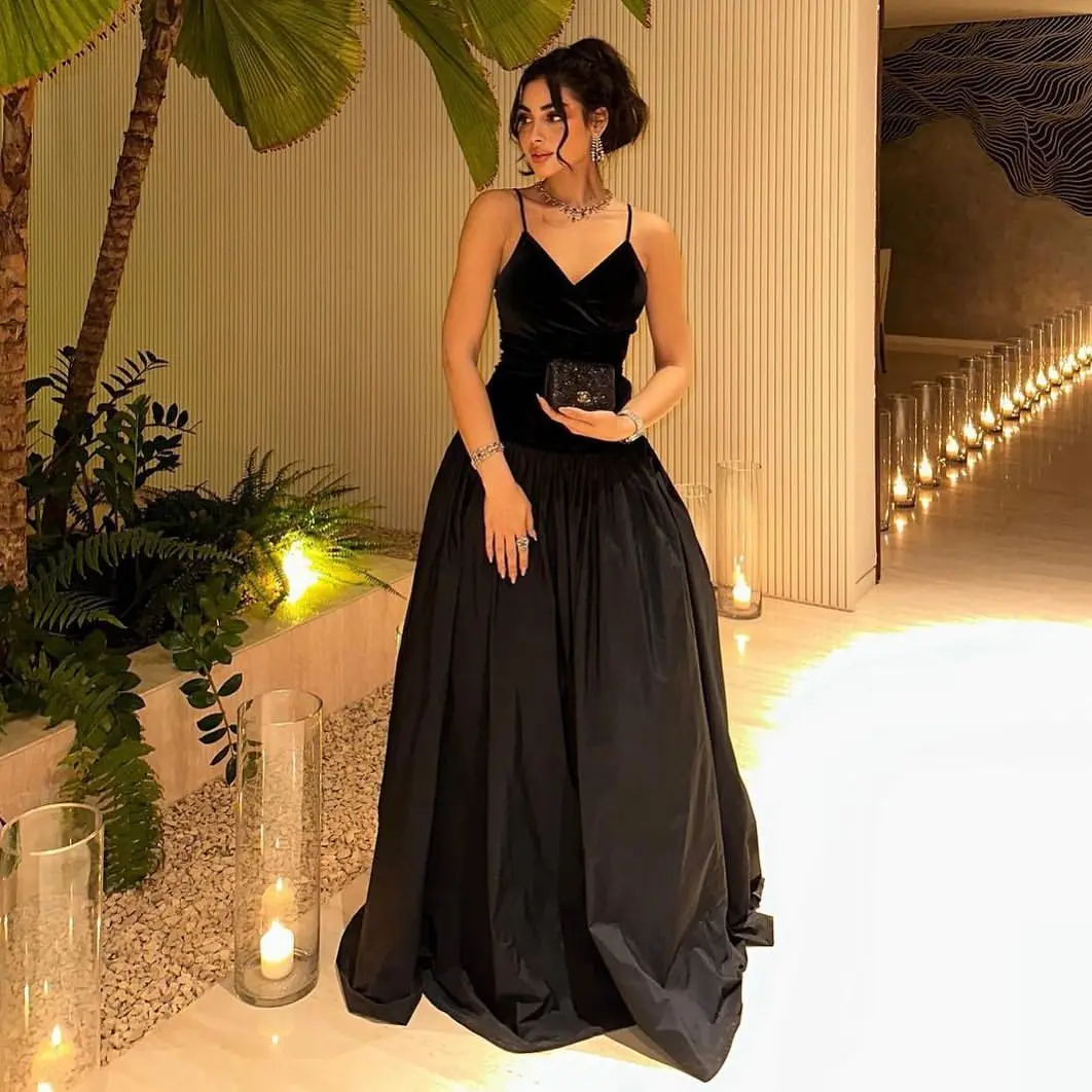 

Elegant Black Prom Dresses V Neck Sleeveless Floor Length Backless Formal Party Dresses Temperament Evening Dresses