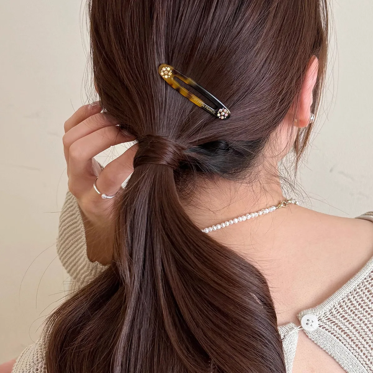 高級ヘアクリップ 1個 アセテート製 ゴールドアクセント クリスタルフラワーデザイン 滑り止め カエル留めクリップ