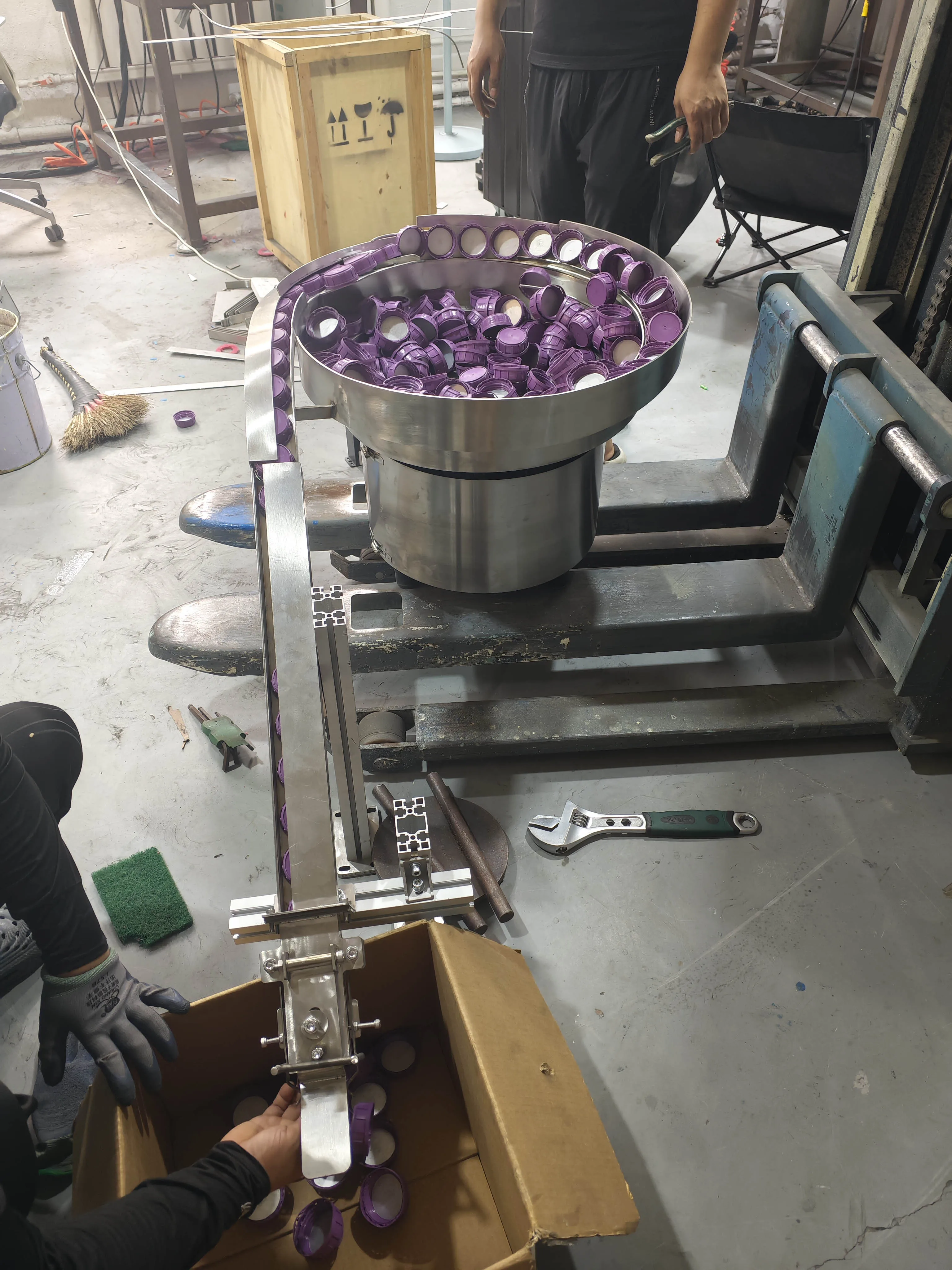 Bottle cap automatic packaging line feeding system vibrating bowl feeder vibrating feeder belt sealing machine