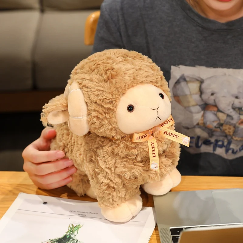 23 سنتيمتر Kawaii الكرتون محاكاة أنيمي لطيف لفة محشوة الحيوان ألعاب من نسيج مخملي دمية الأطفال الأغنام اليدوية دمية مهرجان هدية