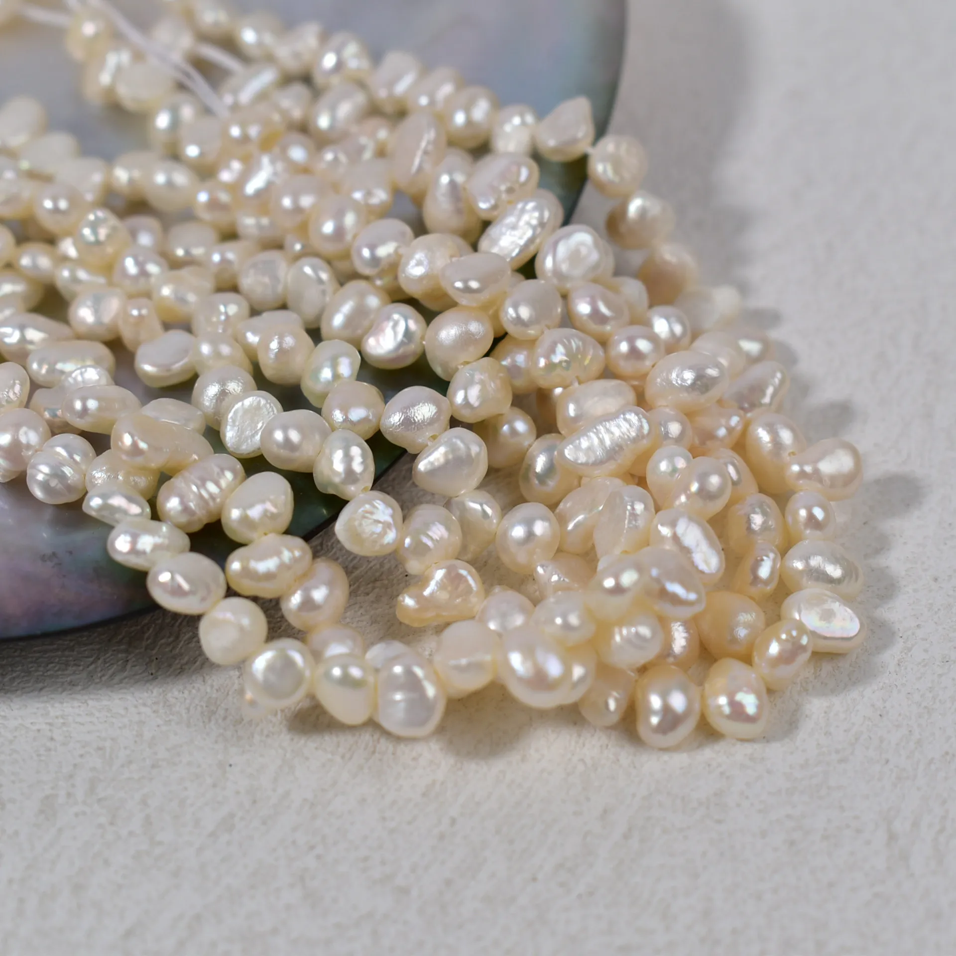 

5-6mm Natural Freshwater Pearls 3/7 Hole Double-Sided Luster Baroque Irregular Shaped Loose Bead Strand Semi-Finished Products