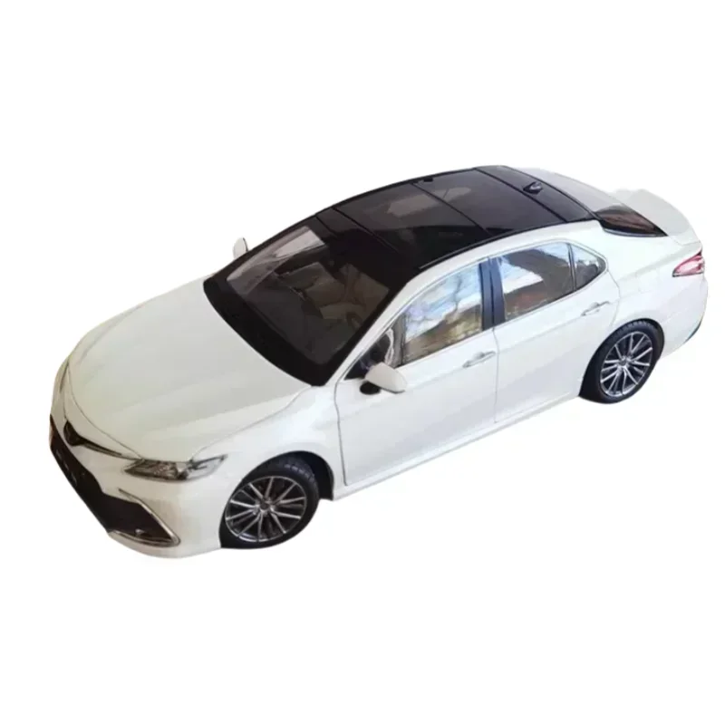 Scale model 1:18 2021 GAC Toyota new eight generation Camry car model decorated room decoration for children\'s birthday gifts.