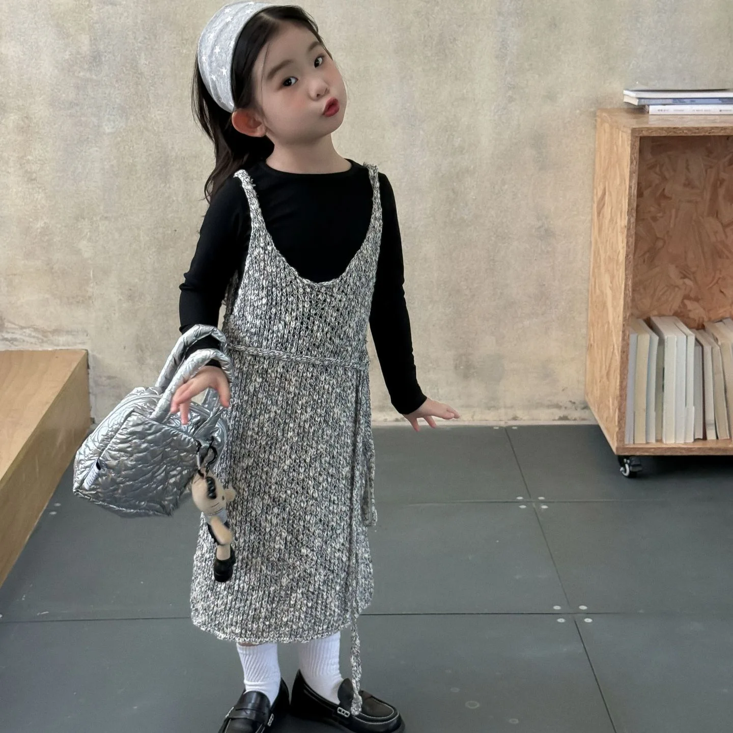 

Girls Set 2025 Autumn New Korean Edition Retro Knitted Woolen Strap Skirt Black Bottom Shirt Stylish Dressing