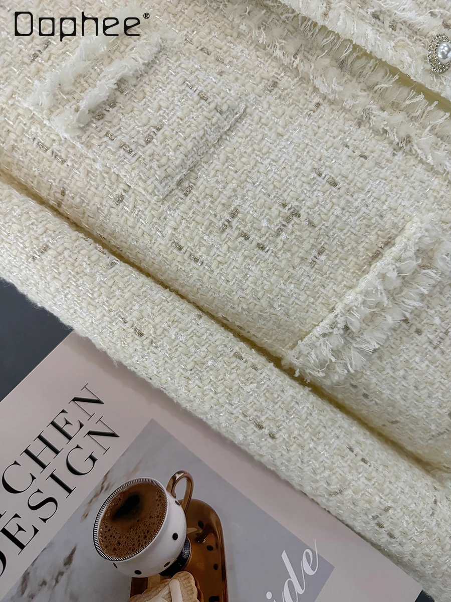 Cappotto corto in tweed da socialite di lusso leggero bianco sporco per donna Cappotto invernale allentato monopetto con nappa moda elegante girocollo