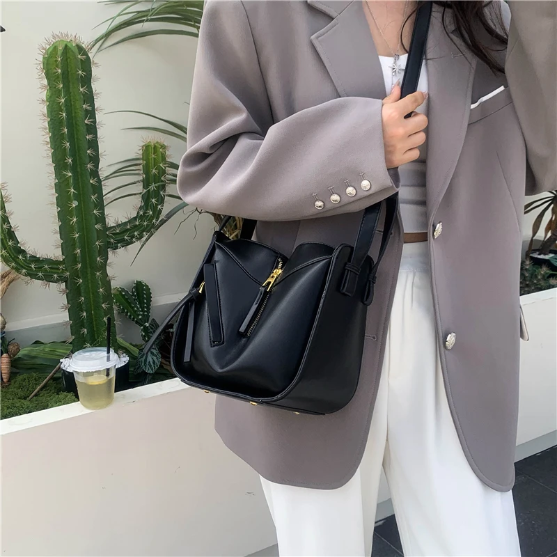 Small Semicircle Saddle Shoulder Crossbody Bag Women Deformable Folding Handbag 8 Color Leather Bucket Bag Brand Classic Handbag