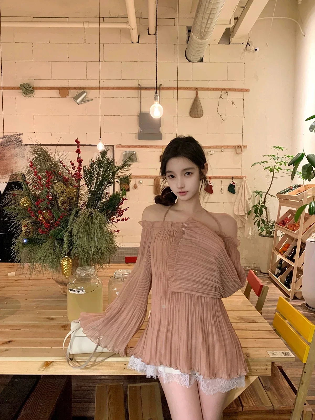 

2025 Original New Pink Mist Peach Sweet Loose Hanging Neck Off Shoulder Trumpet Sleeve Top