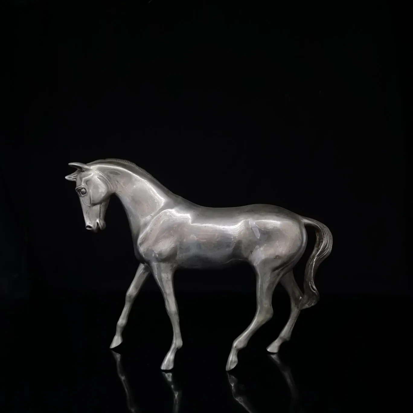 The Silver Plated White Copper Pony Ornament is Finely Crafted and Has a Beautiful Appearance Which is Worth Collecting