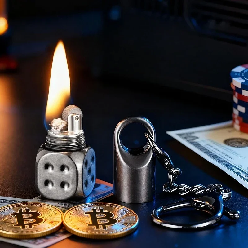 

New Retro Mini Dice Lighter Metal Grinding Wheel Mini Keychain Personalized Portable Lighter Outdoor Small Tool Men's Gift