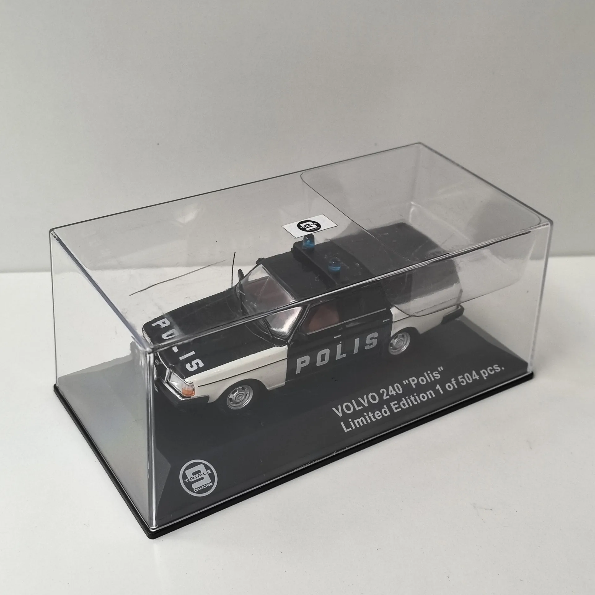 상자 균열 다이캐스트 T9 1:43 스케일 볼보 240 IXO 합금 자동차 모델 소장 장난감 선물 기념품 디스플레이 장식품