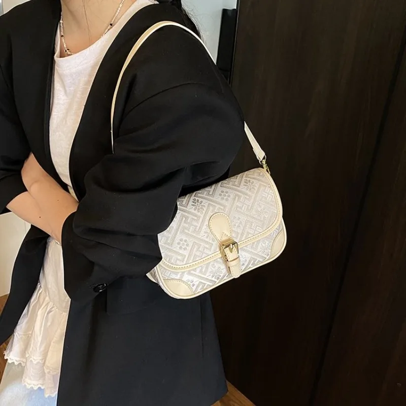 

Elegant Shoulder Bag For Women A Touch Of Sophistication For Your Professional Attire