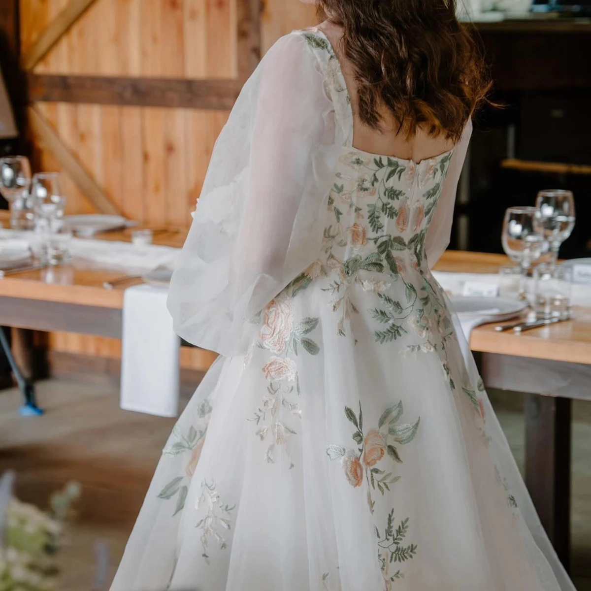 Vestidos de novia florales bordados con mangas largas abullonadas, vestido de novia con escote en forma de corazón con apliques personalizados de talla grande y cremallera