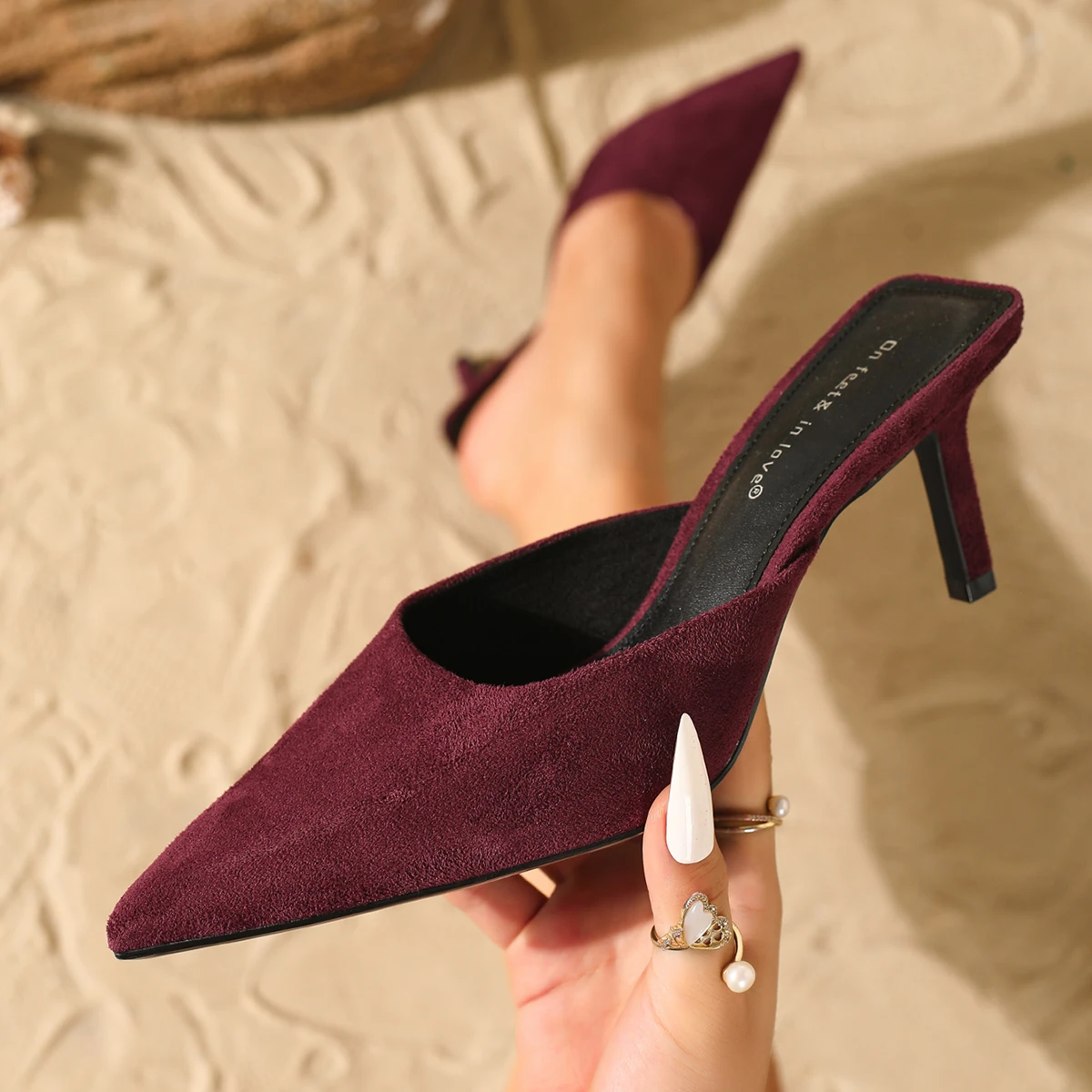 حذاء نسائي بكعب ستيليتو سهل الارتداء من جلد الغزال، أنيق ومتعدد الاستخدامات ومريح.