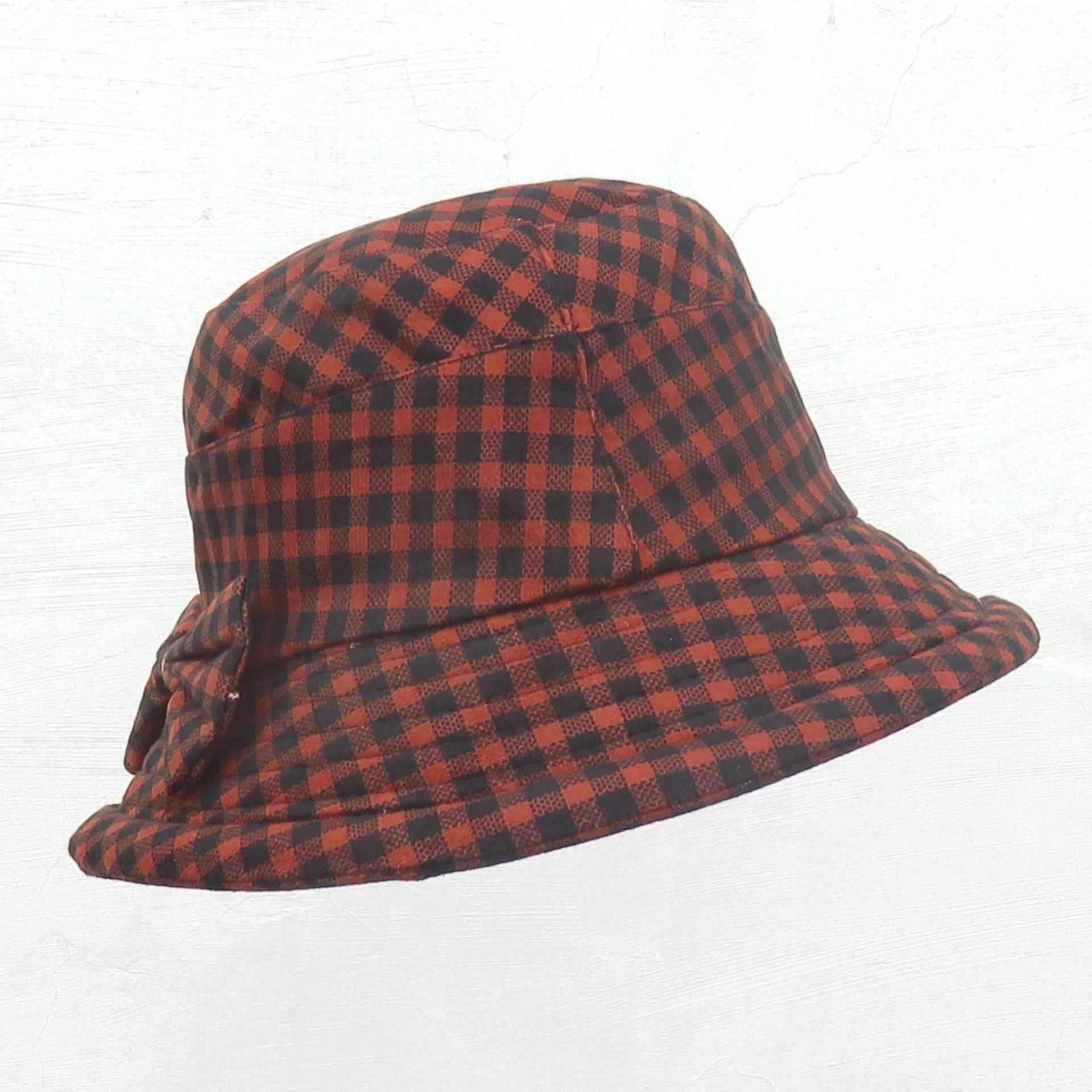 Women’s Spring Fashion: Elegant Checked Boater Hat for Mature Women – Wide Brim, Versatile Style