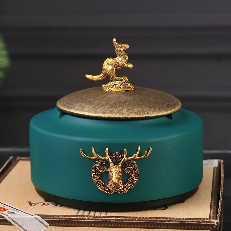 

European Style Ceramics Ashtray Household Living Room with Cover Prevent Fly Ash Retro Kangaroo Deer Green Ashtray As A Gift