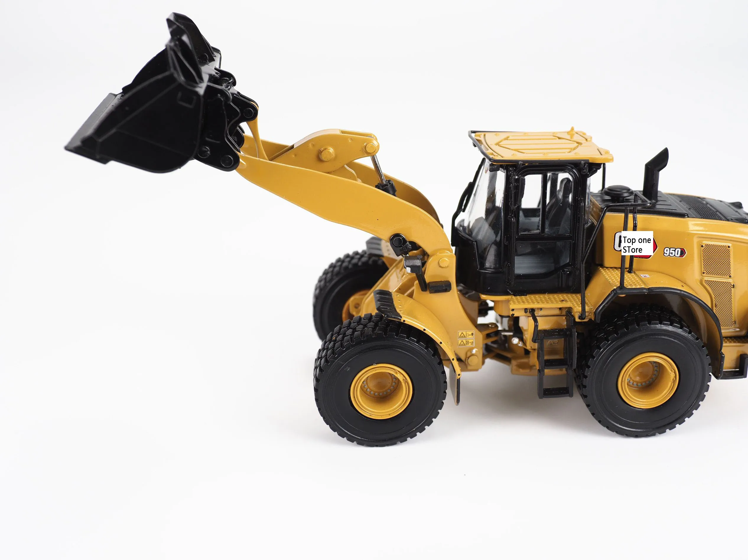 DM 950 Wheel Loader 1:50 Scale Metal Model By DieCast Masters Gift 85770 New in Box