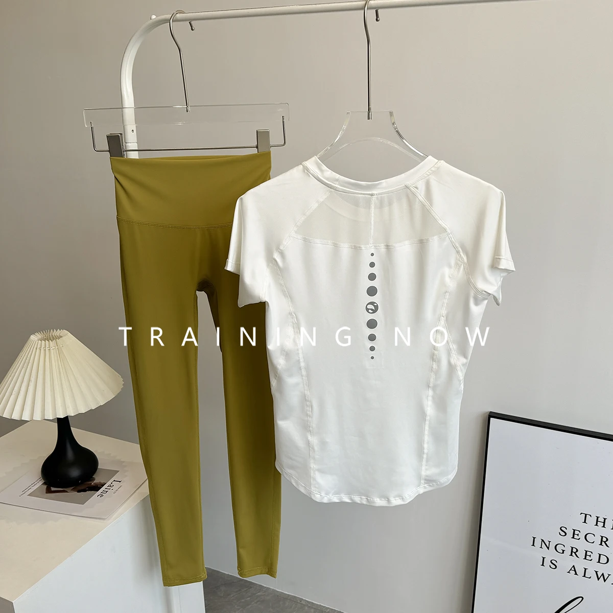 بدلة رياضية للنساء في الصيف، بدلة يوجا لياقة بدنية لليوجا بيلاتيس رفيعة سريعة الجفاف وأكمام قصيرة