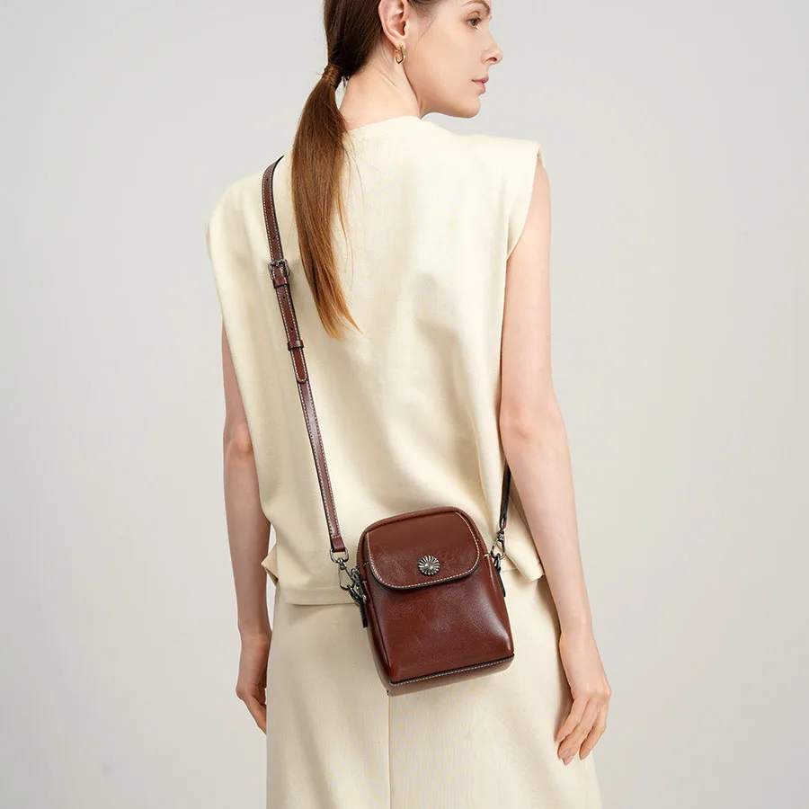Vintage Women Real Cowhide Phone Crossbody Bag Genuine Oil‑Wax Leather Daisy Decor Magnetic Flap Multi‑Layer Sling Shoulder bag