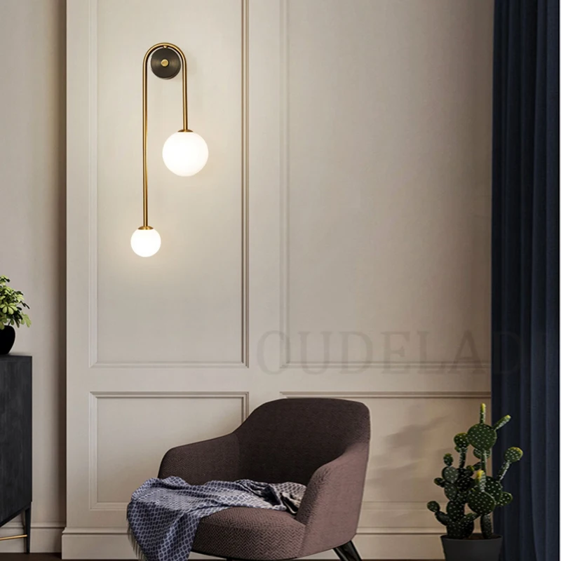 Bola de cristal nórdica para mesita de noche, luz LED de pared para dormitorio, sala de estar, escalera, pasillo, decoración moderna de latón, lámparas de pared de fondo de TV