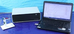 Poste de travail électrochimique, analyseur électrochimique