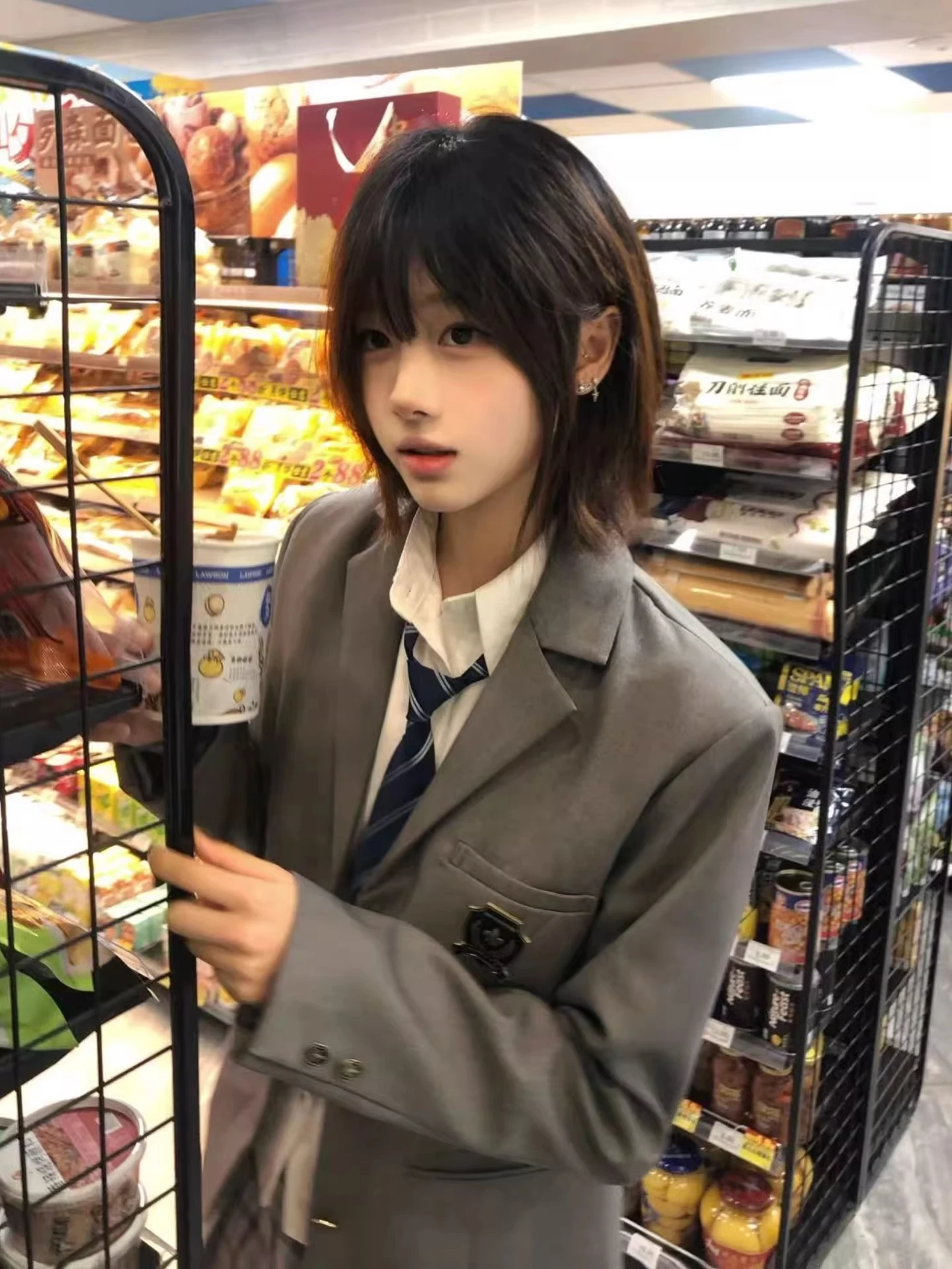 

High Quality Grey Three-Button Student Suit Jacket Unisex School Uniform Style Standard Fit Long Sleeve Polyester Blend Coat