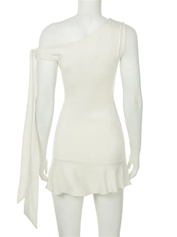 فستان قصير مكشكش على الموضة للنساء عاري الكتفين مرقع نحيف برباط علوي ملابس خروج نسائية صيفية للحفلات 2025