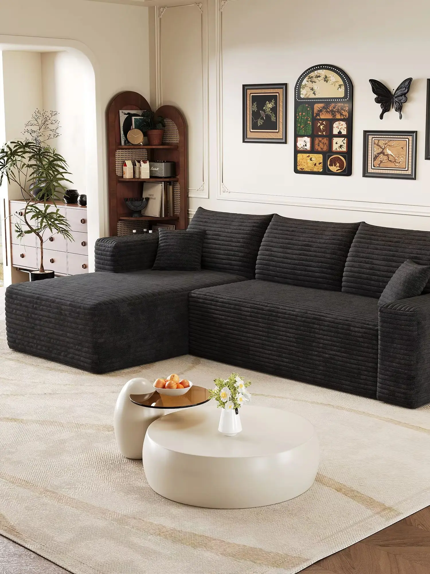Cremefarbenes Sofa im Ins-Stil, leichter Luxus, modern minimalistisch, aus komprimiertem Cloud-Samt, für kleine Wohnzimmer, mit Einzel-, Doppel- oder Dreifach-Sitzmöglichkeiten.