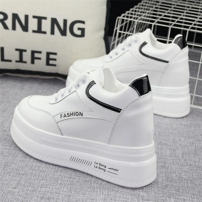 الارتفاع الداخلي زيادة أحذية مفلكنة 2024 الخريف جديد تنوعا التخسيس سميكة وحيد الارتفاع زيادة حذاء فردي غير رسمي