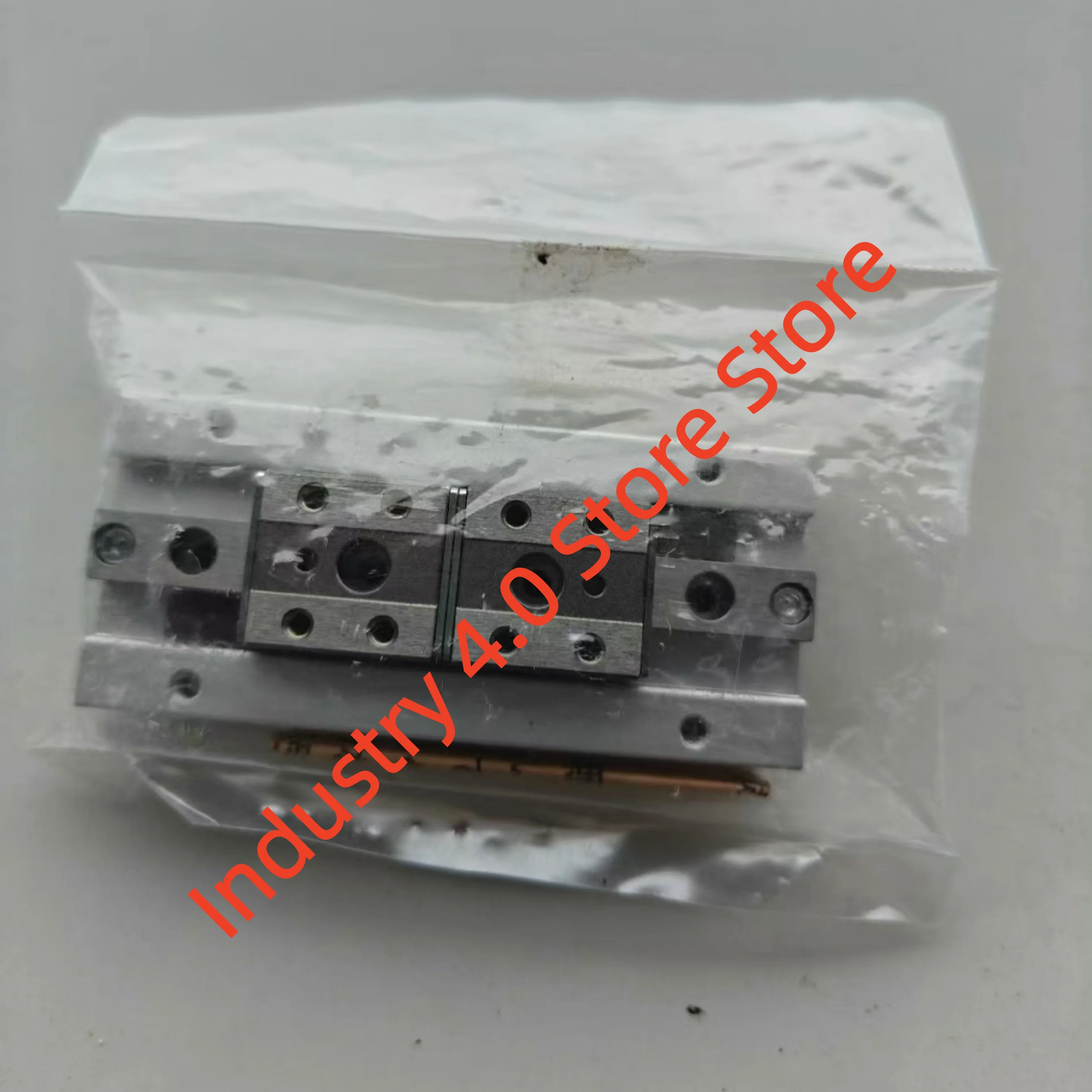 

Цилиндр скольжения MGPL12-100Z MHF2-8D2 новый в коробке