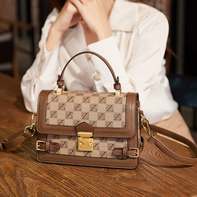 Women's Bag 2023 New Retro All-match Handbag Shoulder Diagonal Small Square Bag Light Luxury VIP