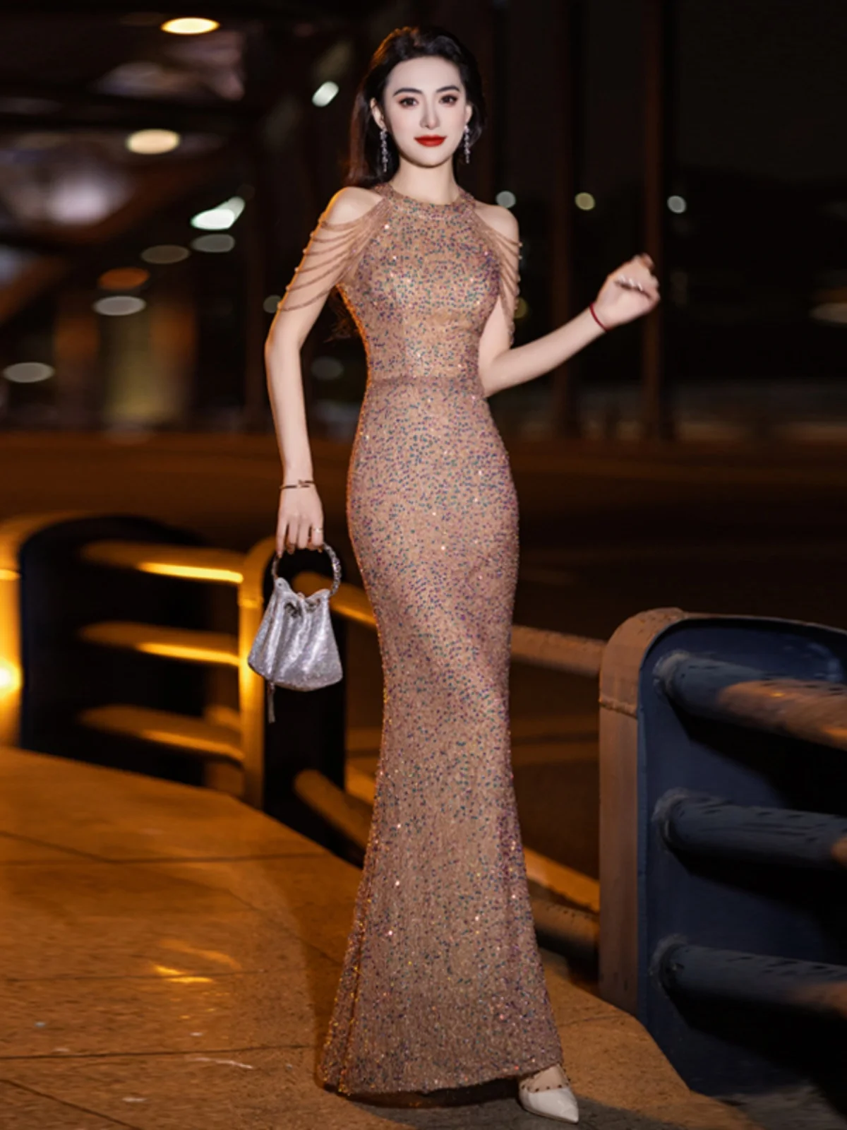 

Ele Long Evening Gown Women's New 2025 Glowing Fi Tail Skirt Birthday High End Banquet Luxury Host Gown Polyester