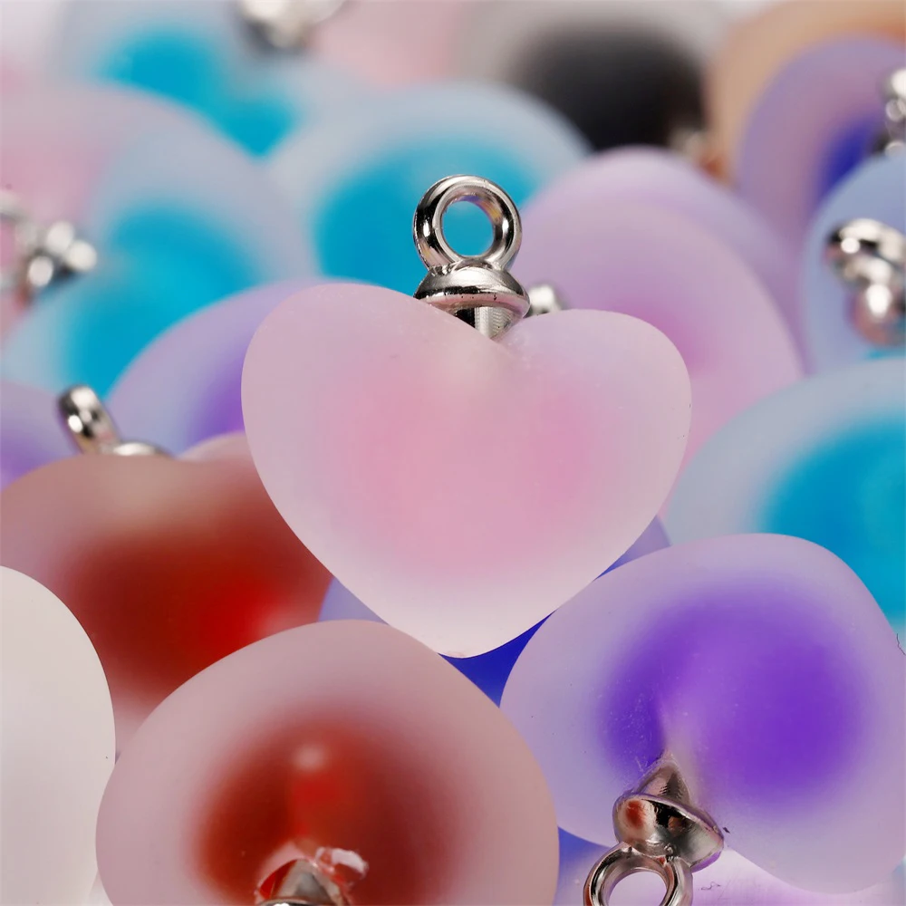 10 teile/los Harz gefrostet mehrfarbige Herz Charms für handgemachte Armband Ohrringe Halskette Anhänger DIY Schmuck Herstellung Lieferungen