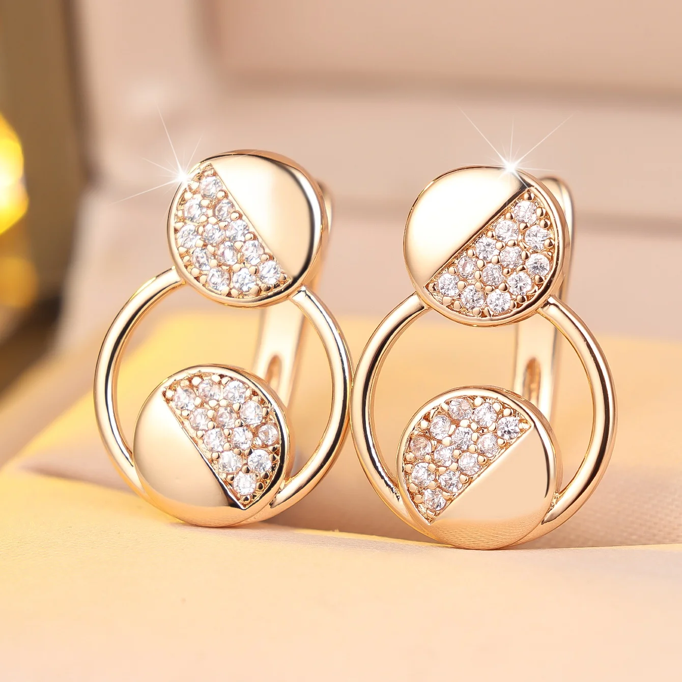 Niedliche Damen-Creolen mit Weißem Zirkon-Kristallstein, Vintage Goldfarben, Hochzeitsschmuck, Partygeschenke für Frauen