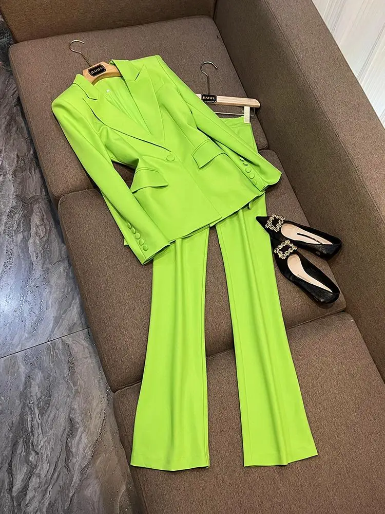 

Зимний твидовый костюм для женщин: комплект из двух предметов с брюками-клеш и приталенным силуэтом для деловых встреч и ежегодных конференций