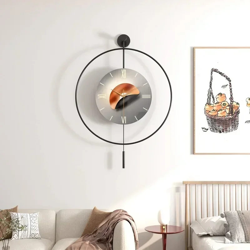 Modern light luxury living room simple wall clock Spanish fashion creative clock swing hammer retro Roman decorative wall clock