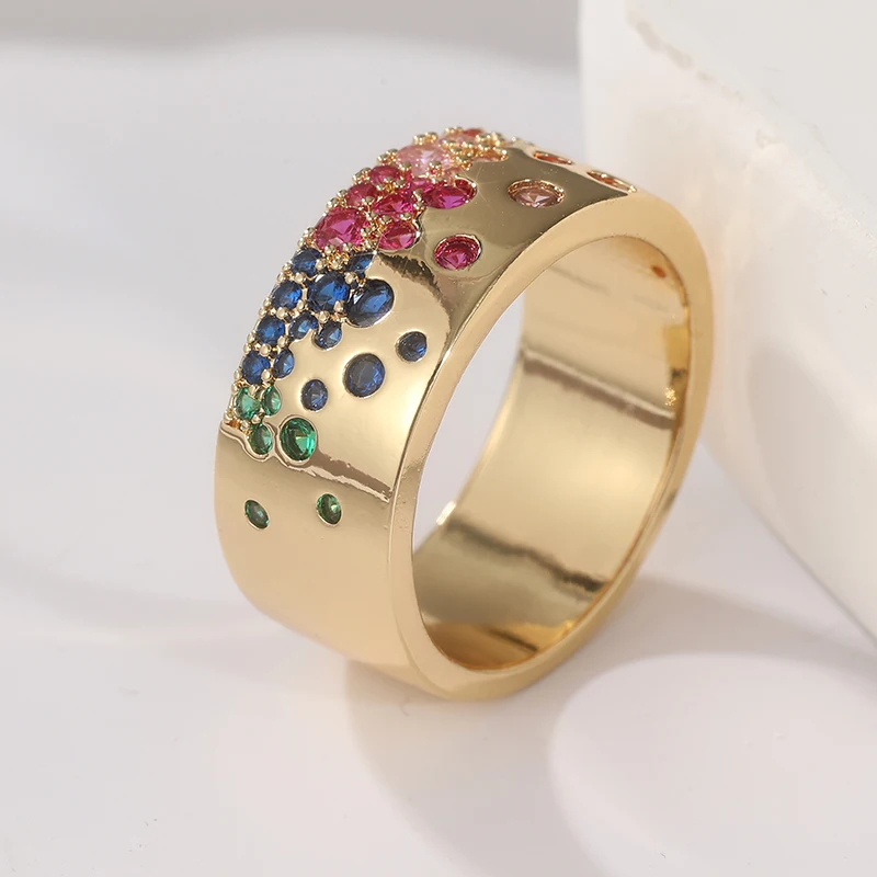 Exquisiter goldfarbener, mit mehrfarbigen CZ-Steinen besetzter Damenring, geometrischer Schmuck für den Alltag und Partys. – Detail 2