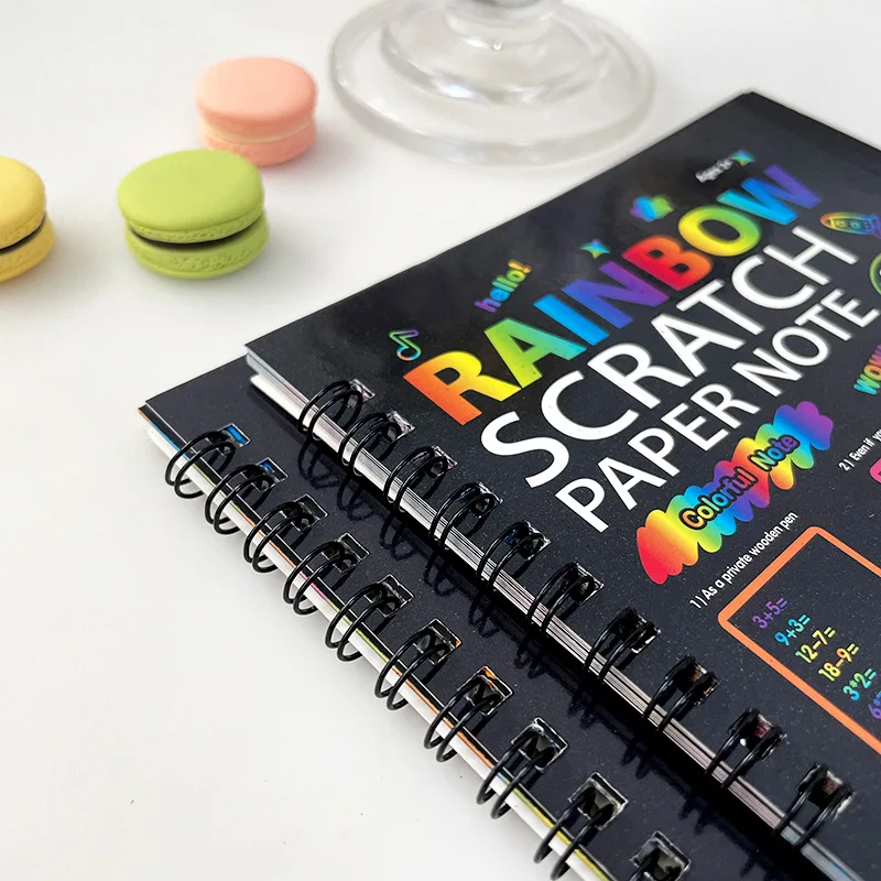 Rainbow Scratch Paper Note Libro d'arte per bambini Nero Fai da te Arcobaleno Art Paper Card Neon Scratch Book con bastone di legno