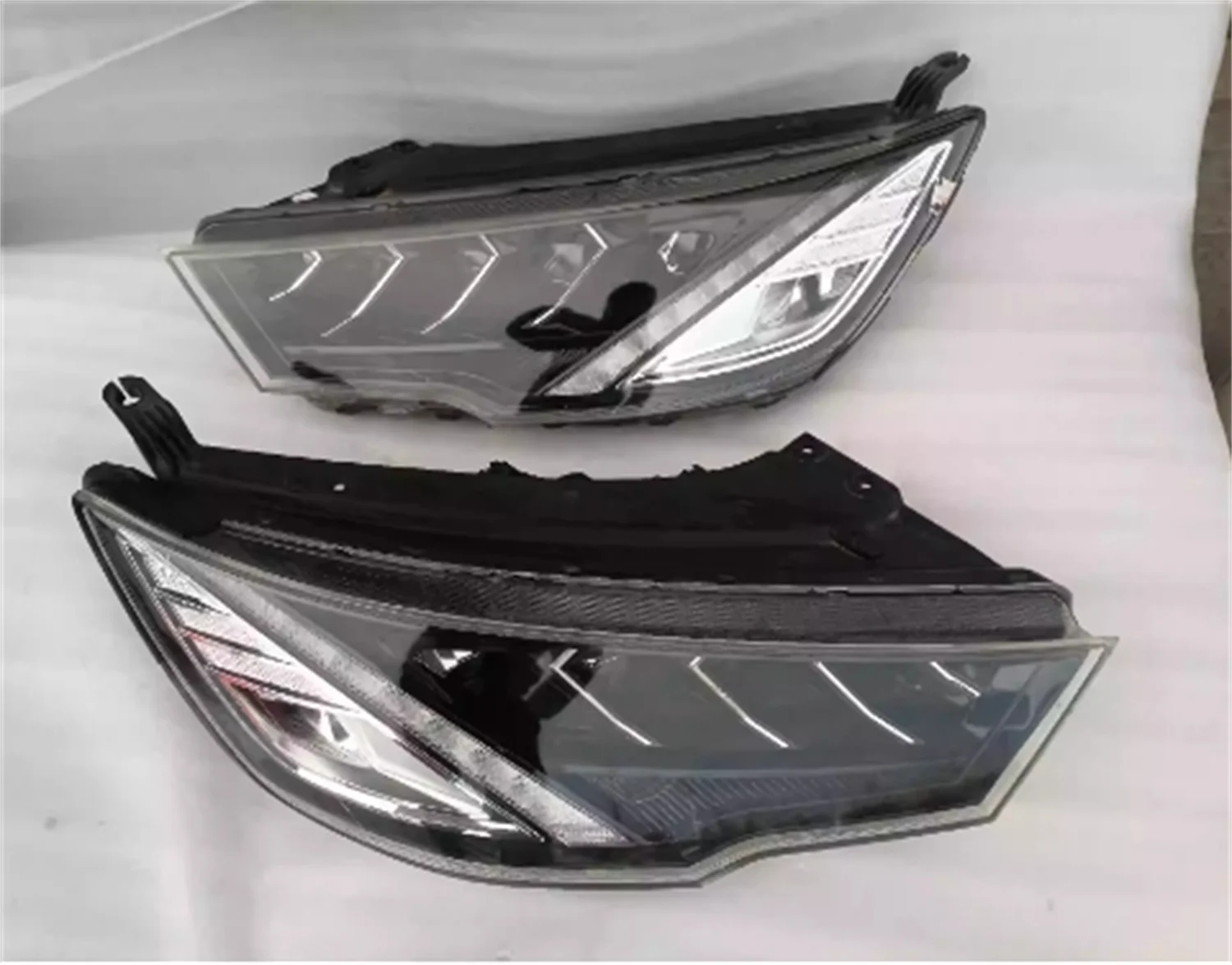 Car Front Headlight HeadLamp for Hyundai Tucson DRL Daytime Running Light Turn Signal