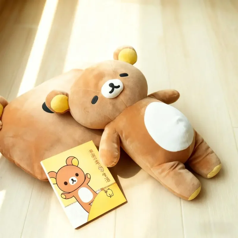 Bonito rilakkuma pelúcia acompanhar sono boneca animal urso brinquedos criativo dos desenhos animados travesseiro de dormir decoração do quarto aniversário presente colecionável