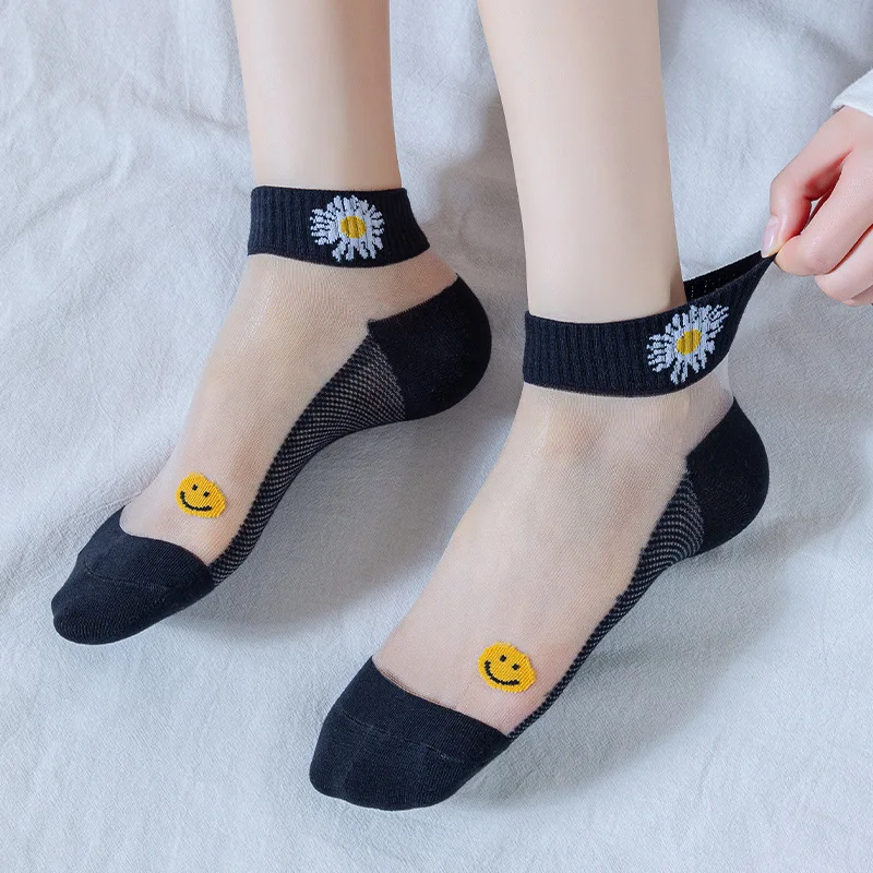 5 Pairs/Set Lovely Daisy Ultra-thin Glass Silk Breathable Short Women Socks Suit In Spring Summer image 2