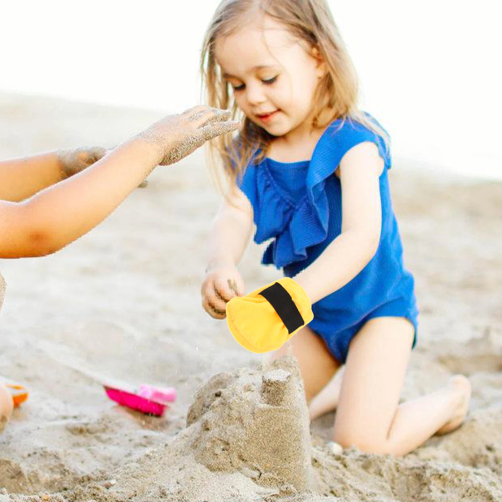 Dispositivo di rimozione per la rimozione del sacco Pulisci il guanto Detergente per il corpo Elementi essenziali per la spiaggia Strumento portatile per la rimozione della sabbia per le vacanze da campeggio giallo per bambini