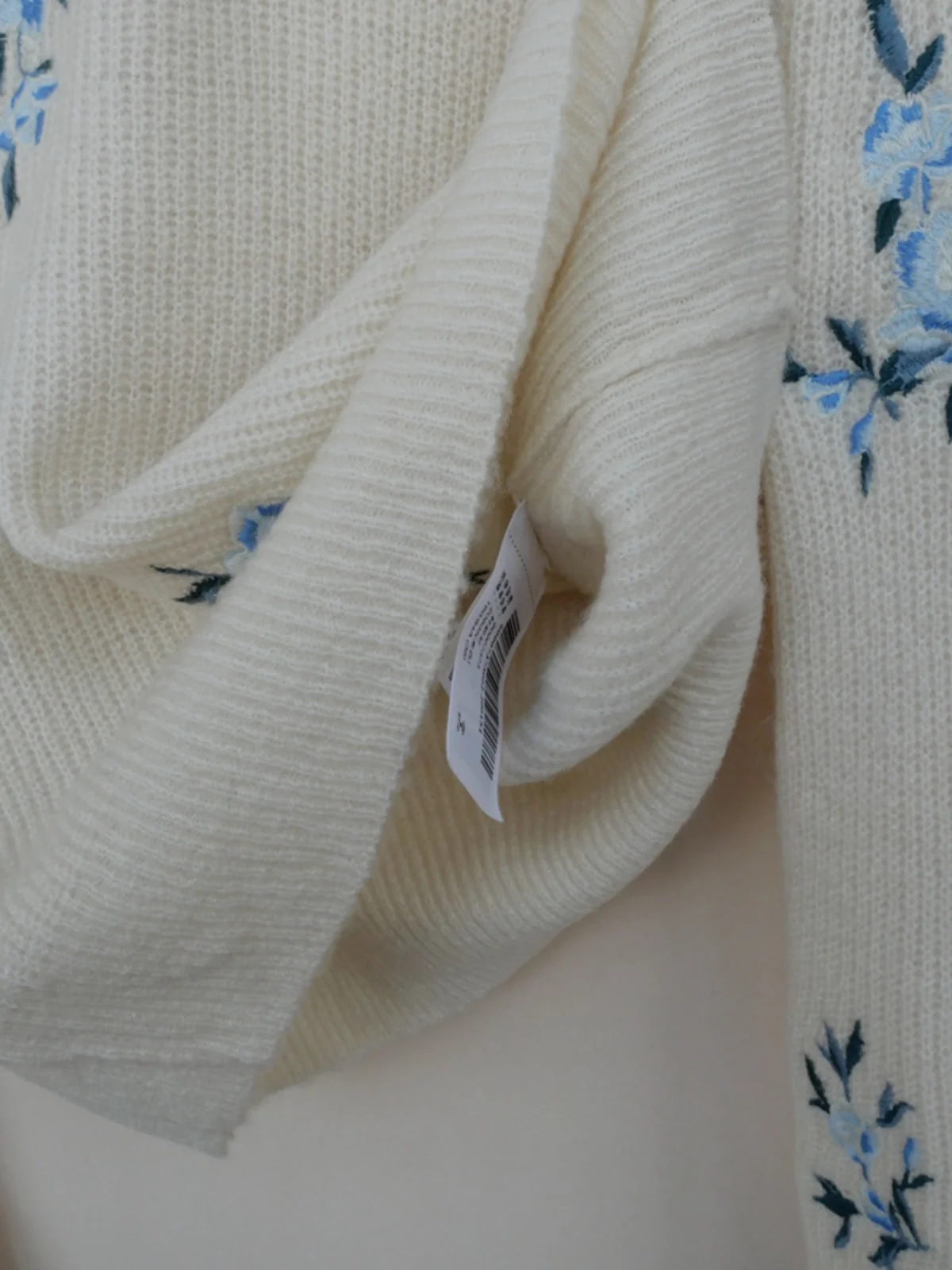 سترة نسائية شتوية فضفاضة مستديرة مطرزة خفيفة الوزن منفوشة 3 أمتار بيضاء مريحة للتنقل من الألياف المنصهرة #2