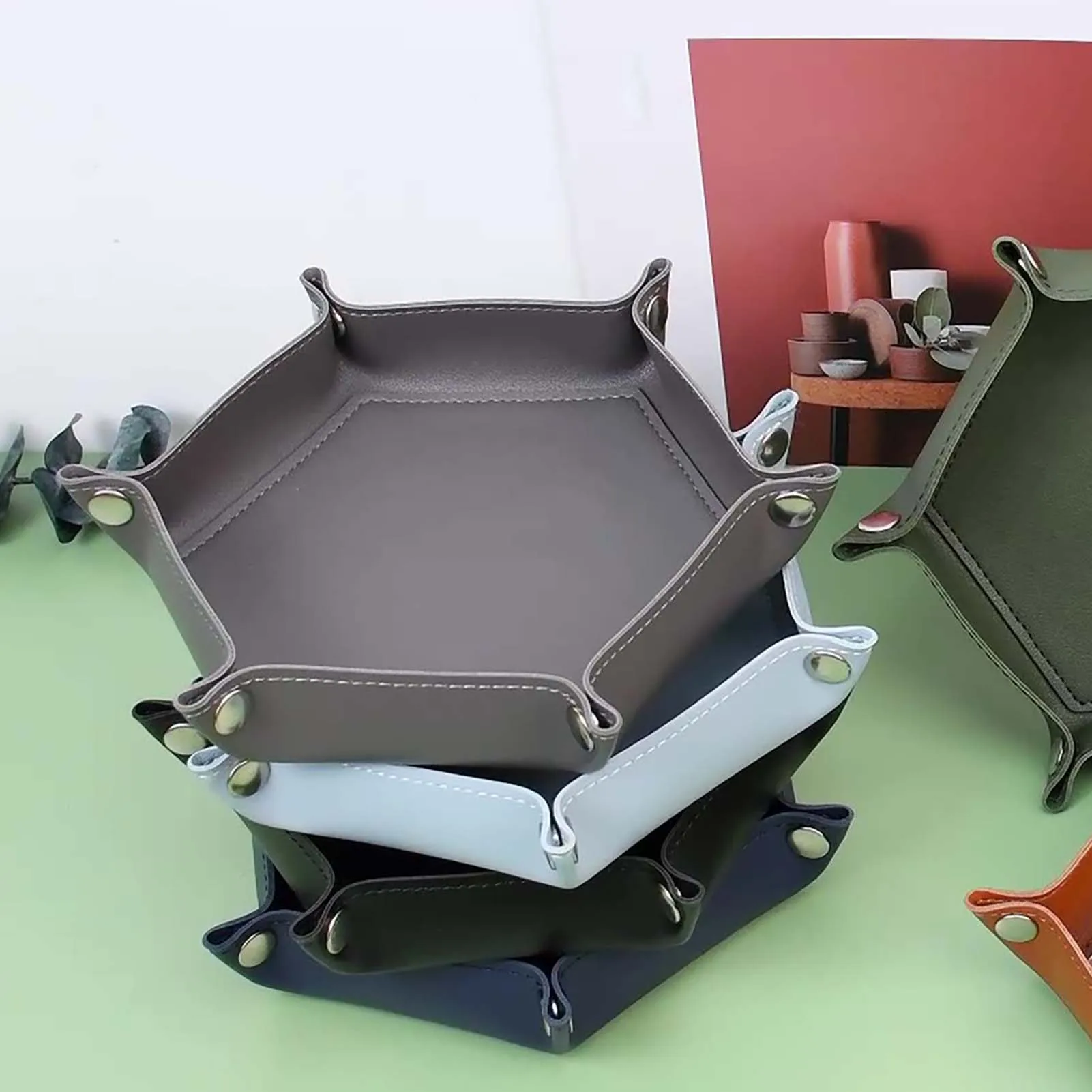 

1 шт. коробка для хранения кубиков (без крышки коробки) чашка для игральных костей с шестью углами, складная кожаная чашка для игральных костей для D&D COC, ролевая игра, DND, настольная игра