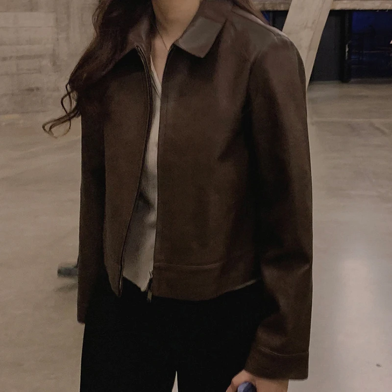 シックなヴィンテージ風PUレザージャケット、長袖、ゆったりフィット、ジッパー襟デザイン、多用途アウターウェア、女性用通勤スタイル