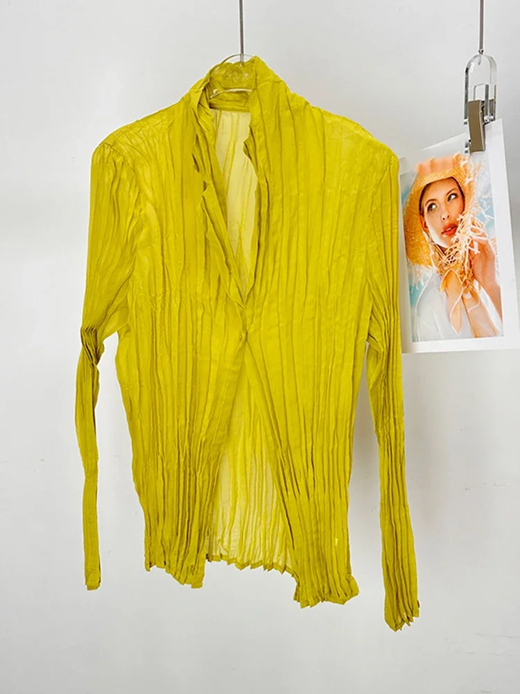 2025 Estate leggera a maniche lunghe Sunwear Camicetta casual alla moda in tinta unita Camicia da donna con abbottonatura dal design a bottone singolo